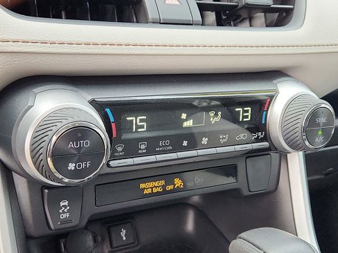 Used 2022 Toyota RAV4 XLE image 15