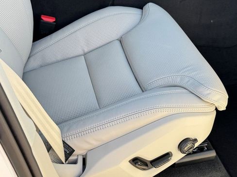 New 2026 Volvo XC90 B6 Ultra image 13