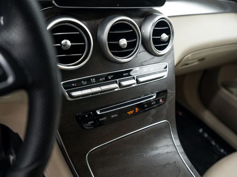Used 2018 Mercedes-Benz GLC 300 4MATIC image 16