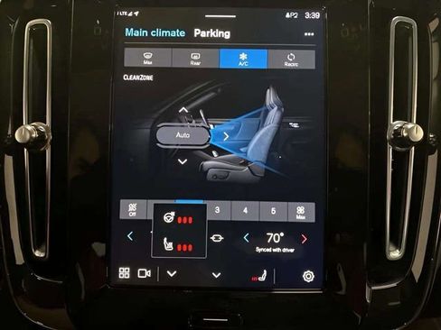 Used 2025 Volvo XC40 B5 Plus image 43