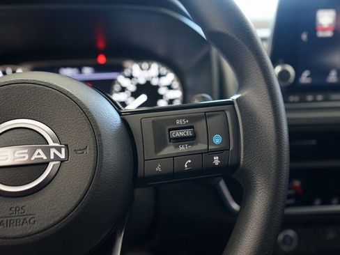 Used 2023 Nissan Rogue SV image 30