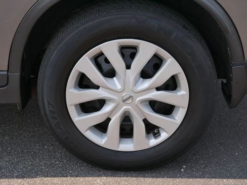 Used 2015 Nissan Rogue S AWD/4WD image 15
