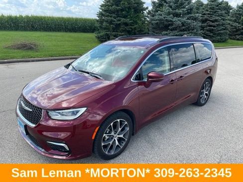Used 2022 Chrysler Pacifica Touring-L FWD image 2