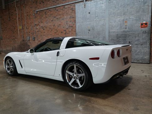 Used 2008 Chevrolet Corvette Coupe w/ Preferred Equipment Group RWD image 11