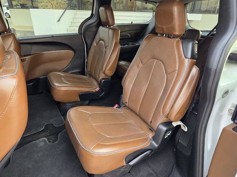 Used 2019 Chrysler Pacifica Limited w/ Advanced Safetytec Group image 32