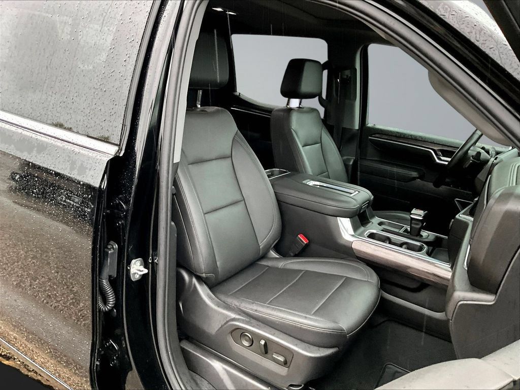 Used 2022 Chevrolet Silverado 1500 LTZ w/ LTZ Premium Package AWD/4WD image 32