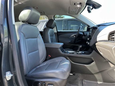 Used 2020 Chevrolet Traverse Premier FWD image 19