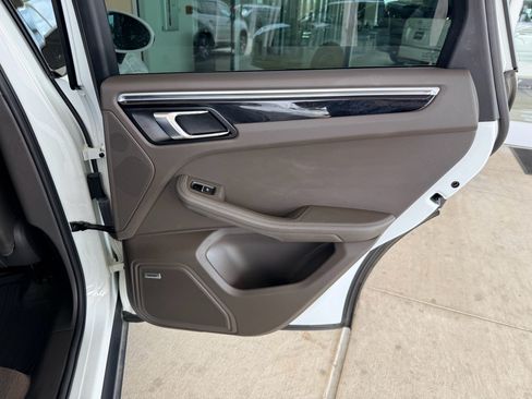 Used 2019 Porsche Macan S AWD/4WD image 16