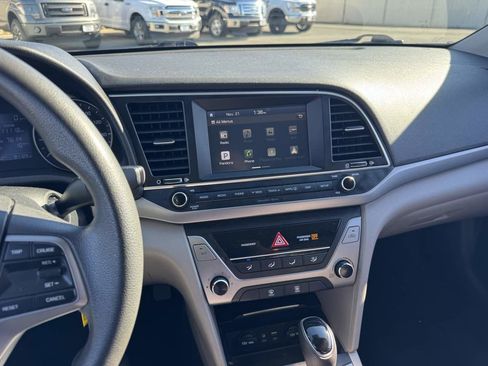 Used 2017 Hyundai Elantra SE image 26