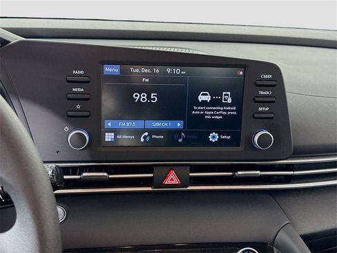 Used 2023 Hyundai Elantra SEL w/ Preferred Accessory Package image 8