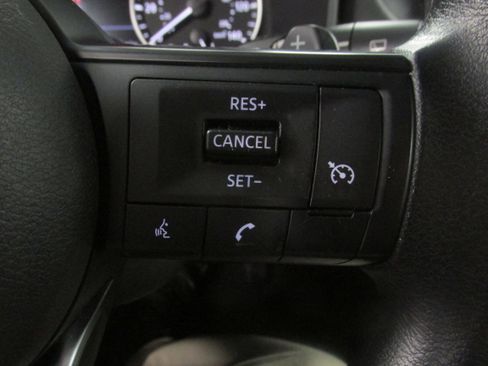 Used 2024 Nissan Rogue S FWD image 32