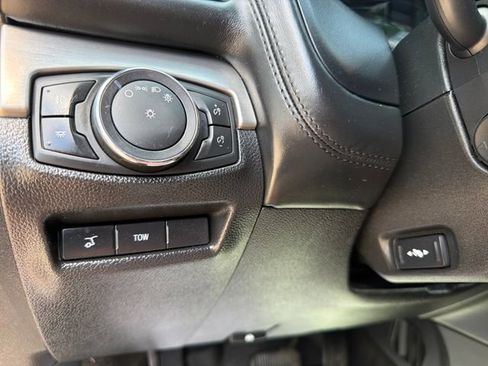 Used 2018 Ford Explorer Platinum AWD/4WD image 17