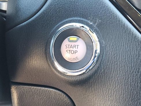 Used 2020 Nissan Pathfinder SV FWD image 17