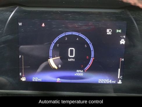 Used 2024 Chevrolet Trax RS w/ Sunroof Package FWD image 11