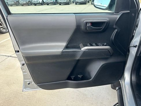 Used 2022 Toyota Tacoma SR5 w/ SR5 Appearance Package (SM) image 9