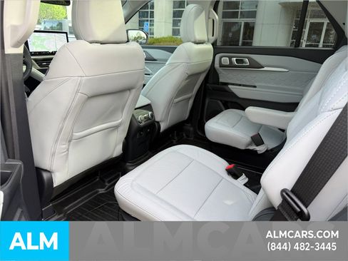 Used 2025 Ford Explorer Platinum w/ Ultimate Package image 10