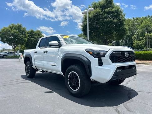 Used 2024 Toyota Tacoma TRD Off-Road AWD/4WD image 4