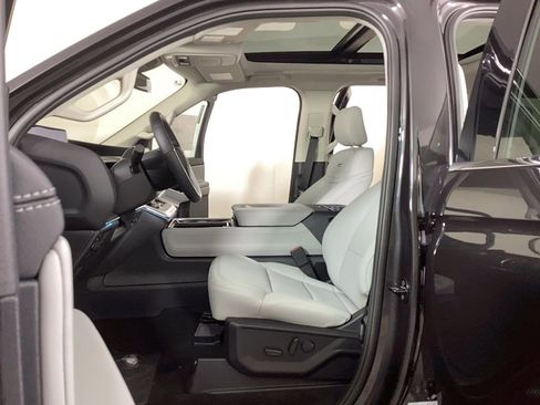 New 2025 Ford Expedition Max Platinum w/ Driver's Package image 19