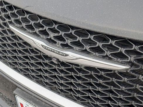 Used 2023 Chrysler Pacifica Limited image 13