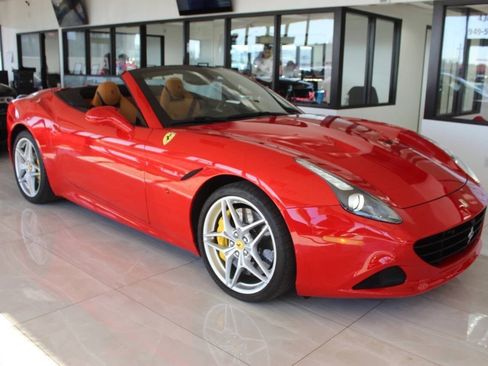 Used 2018 McLaren 570S Spider image 25