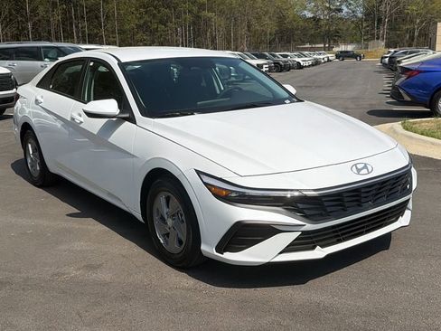 New 2026 Hyundai Elantra SE w/ Cargo Package FWD image 4