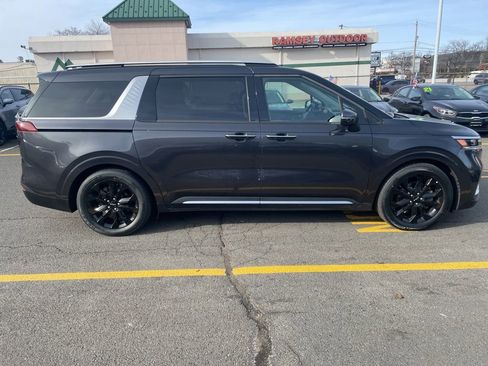 Used 2024 Kia Carnival SX Prestige image 8