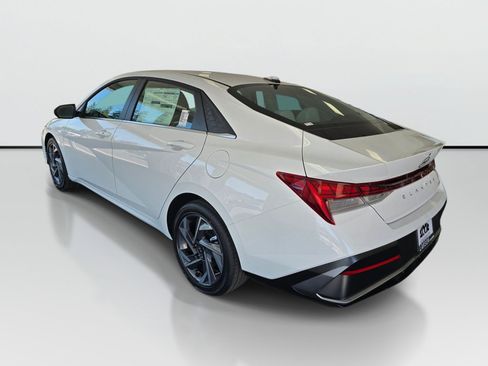 New 2026 Hyundai Elantra Limited FWD image 6
