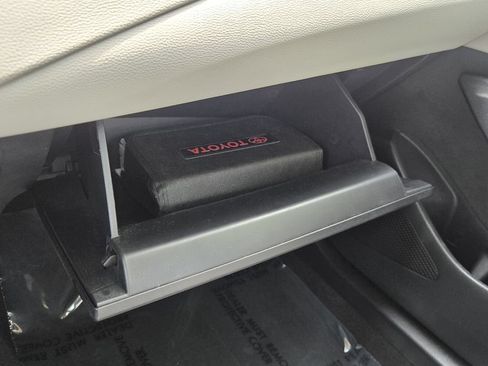 Used 2025 Toyota Corolla LE FWD image 24