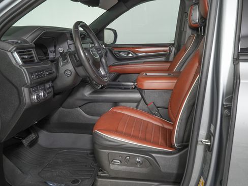 Used 2023 GMC Yukon XL Denali Ultimate w/ LPO, Floor Liner Package image 16