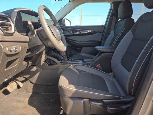 Used 2024 Chevrolet TrailBlazer LT FWD image 9