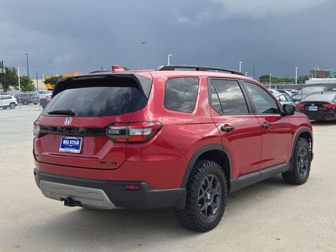 Certified 2024 Honda Pilot TrailSport image 3