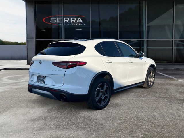 Used 2023 Alfa Romeo Stelvio Ti AWD/4WD image 5