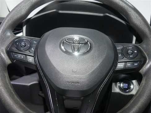 Used 2022 Toyota RAV4 XLE AWD/4WD image 31