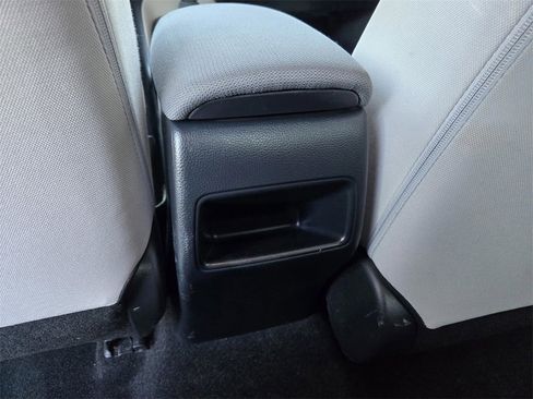 Used 2022 Toyota Corolla LE image 11