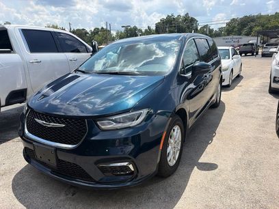 Used 2023 Chrysler Pacifica Touring-L