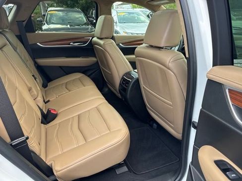 Used 2017 Cadillac XT5 Platinum AWD/4WD image 24
