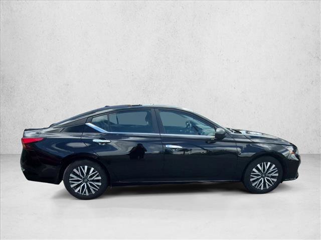 Used 2025 Nissan Altima 2.5 SV FWD image 4