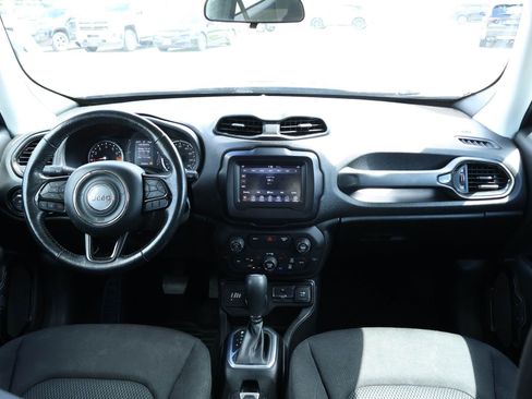 Used 2018 Jeep Renegade Altitude AWD/4WD image 10