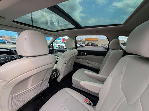 Used 2025 Kia Sorento EX w/ Panoramic Sunroof Package FWD image 8