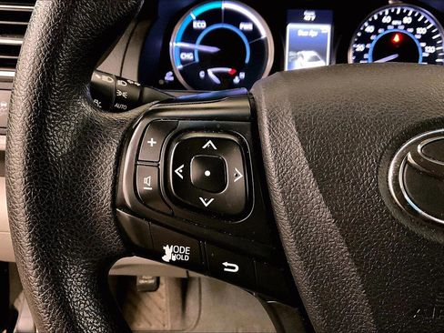 Used 2017 Toyota Camry LE image 18