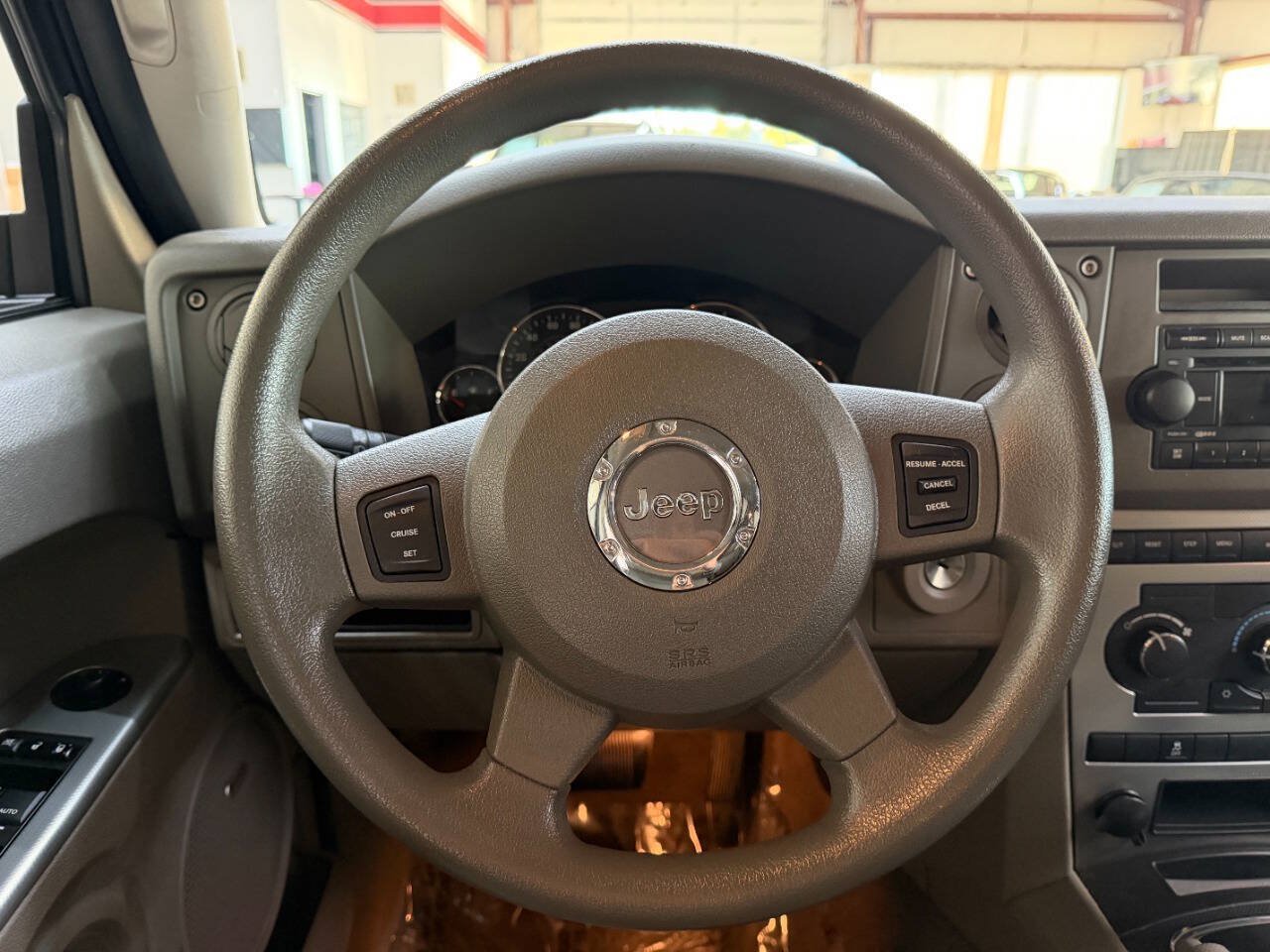 Used 2007 Jeep Commander Sport AWD/4WD image 23