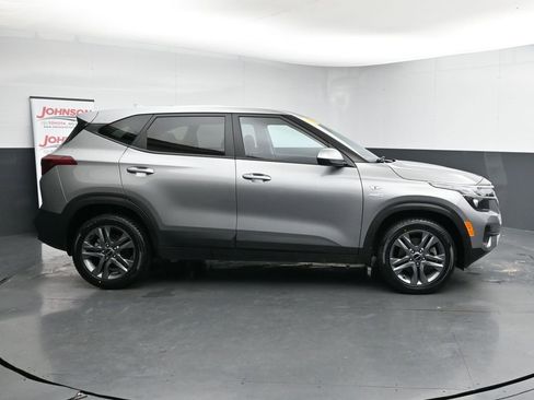 Used 2023 Kia Seltos LX image 9