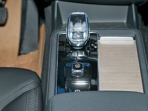 New 2026 Volvo XC90 B6 Plus w/ Protection Package image 31