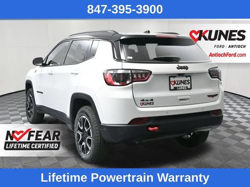 Used 2025 Jeep Compass Trailhawk AWD/4WD image 7