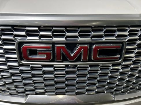 Used 2021 GMC Yukon Denali w/ Denali Premium Package AWD/4WD image 10