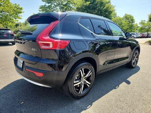 Used 2025 Volvo XC40 B5 Core image 5