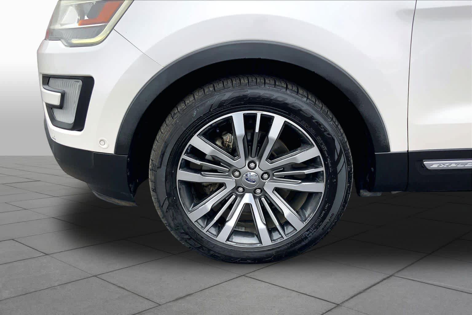 Used 2017 Ford Explorer Platinum AWD/4WD image 11