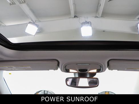 Used 2022 Jeep Cherokee Latitude w/ Sun & Sound Group image 21