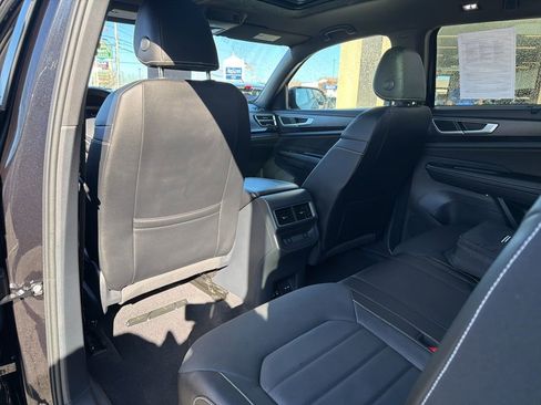 Used 2025 Volkswagen Atlas Cross Sport SEL R-Line image 36