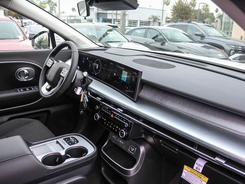 New 2026 Hyundai Ioniq 9 SE AWD/4WD image 22